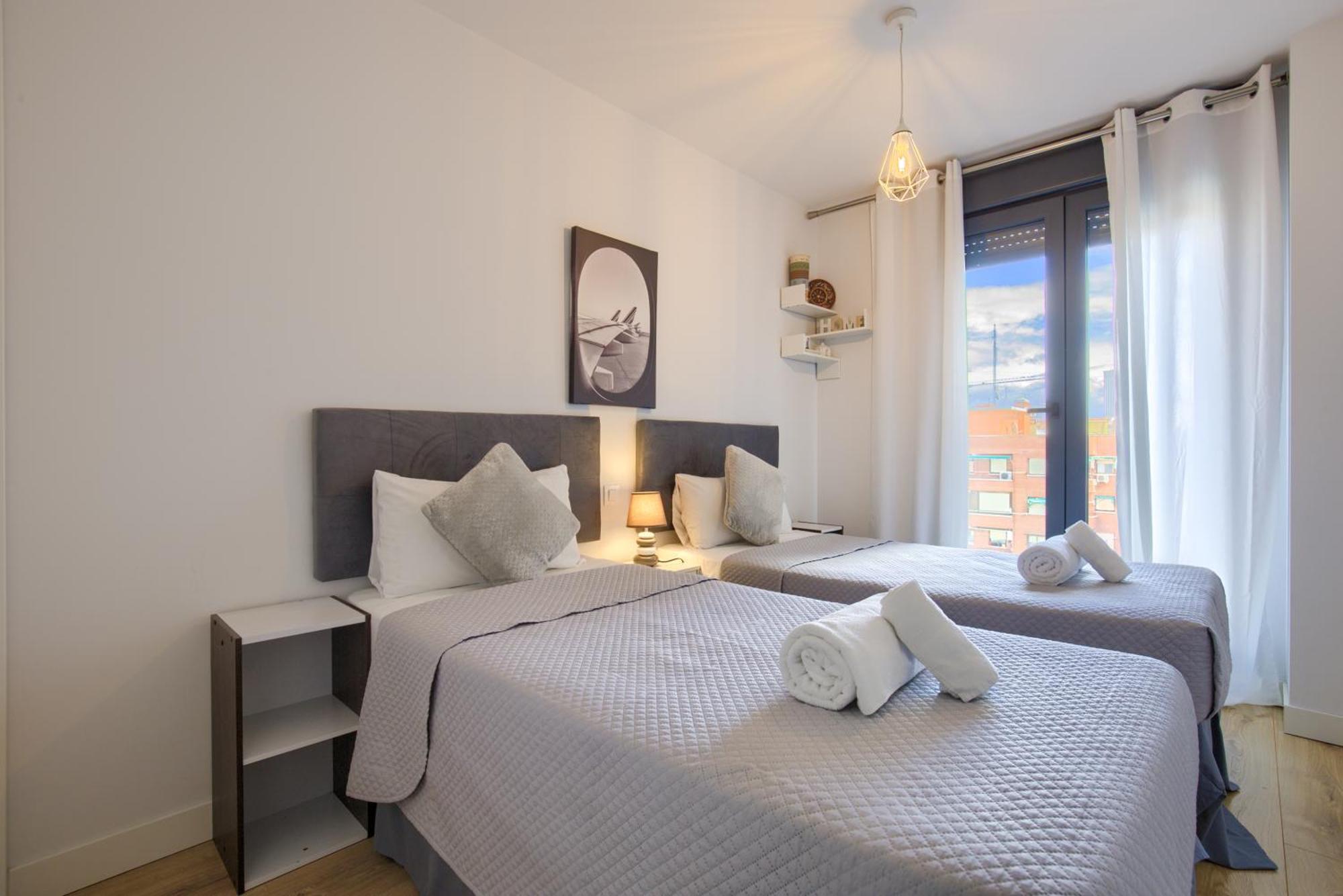 2B2B Deluxe Apartment - Jardines De Cuatro Caminos - Business District - Santiago Bernabeu Madrid Eksteriør billede